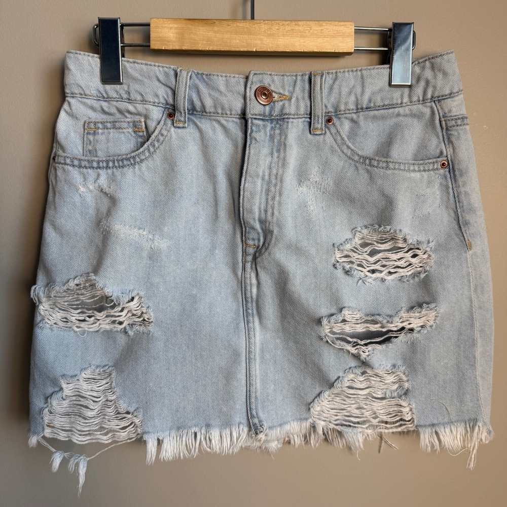 Divided H&M Light Wash‎ Distressed Denim Mini Skirt Frayed Hem Size 6 Grunge
